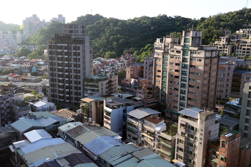 牆破大洞？他驗屋驚見樓梯間「高清無碼」 內行反讚：良心專業