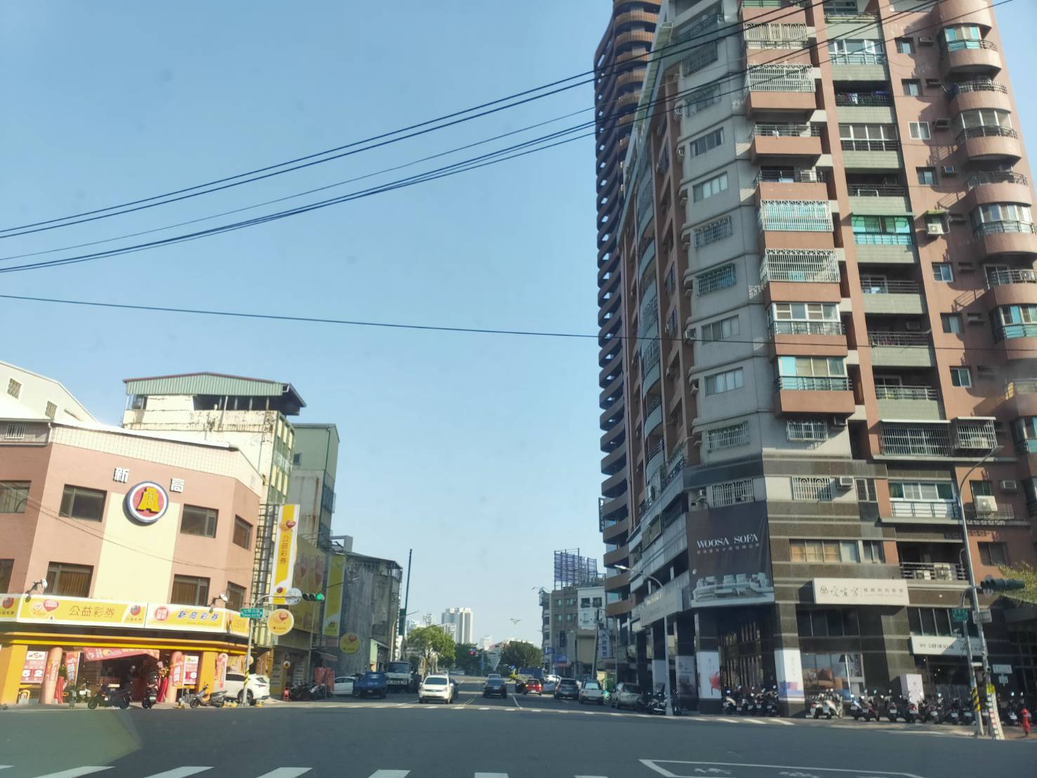 鹽埕輕軌美河畔透天