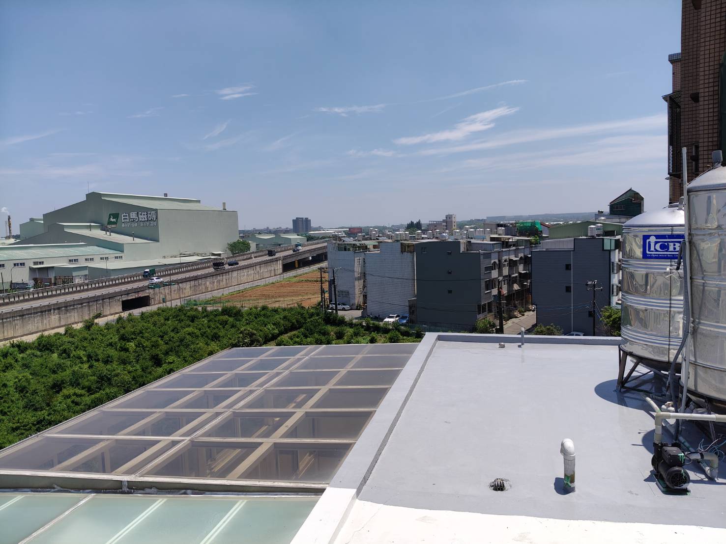 66快速道路旁 快樂小鎮