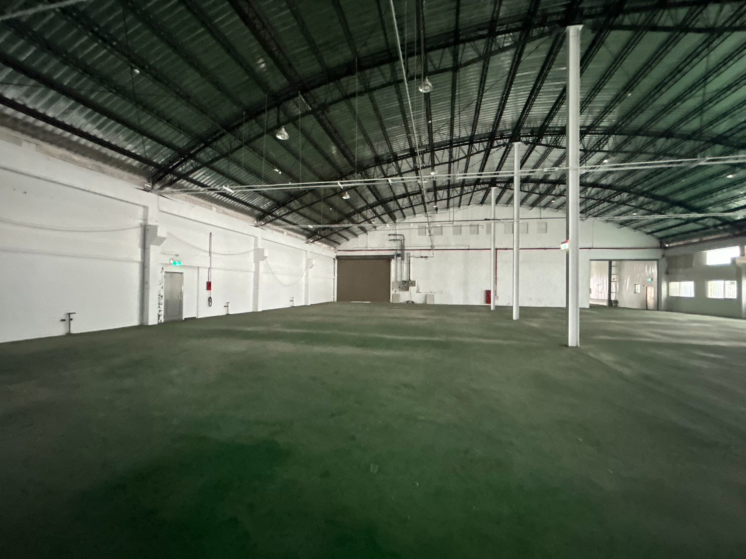 新竹香山工業區挑高6.5米廠房 &bull;   新竹廠房買賣/工業地/建地/徵收農地/廠房出租